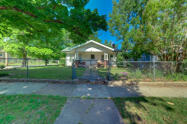 Building Photo - 368 S Zunis Ave