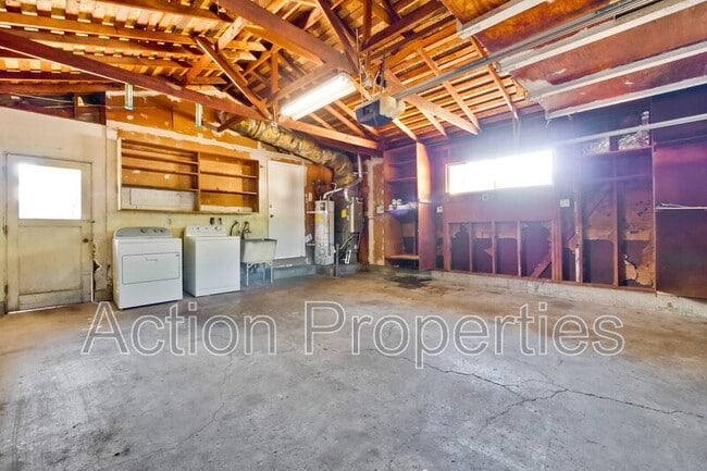Building Photo - 1062 Kelly Dr