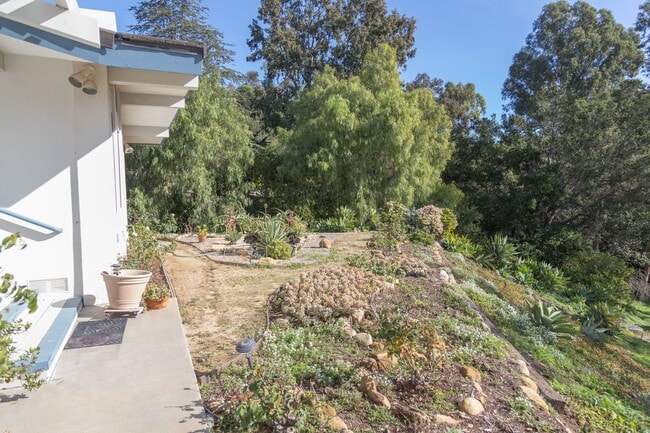 Building Photo - Well-Appointed Home in Desirable Mountain View School District