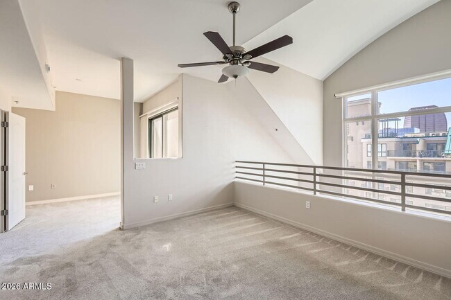 Building Photo - 17 W Vernon Ave