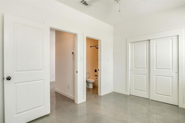 Building Photo - 3515 S Hills