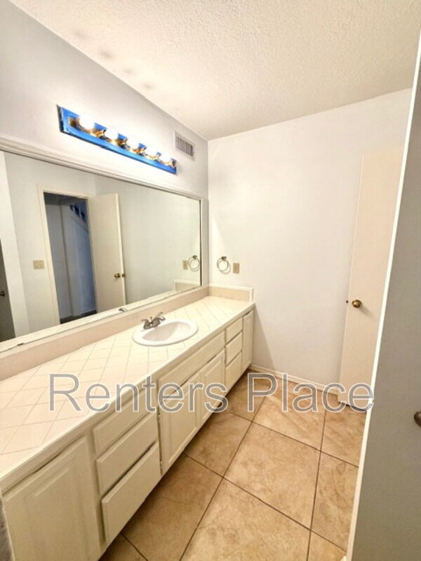 Building Photo - 11121 S 106th E Ave