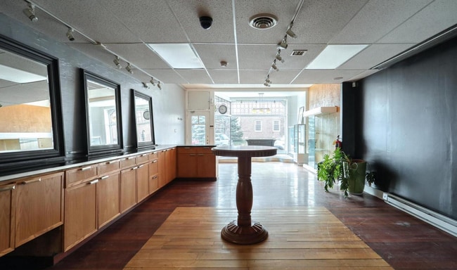 Building Photo - 23-25 E King St