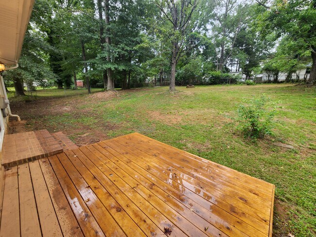 Building Photo - 108 Oak Park Dr