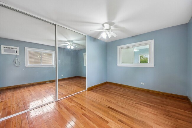 Building Photo - 670 Lakeview Ln