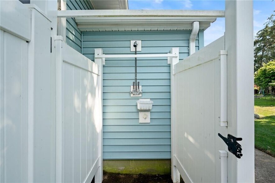 Building Photo - 9 Woodlund Ave