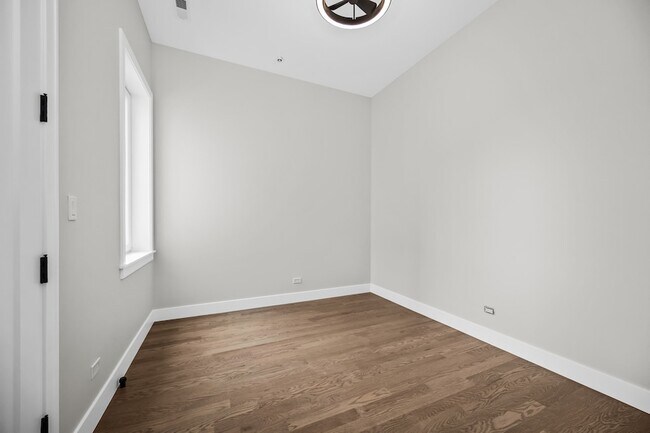 Building Photo - 4543 S Ellis Ave
