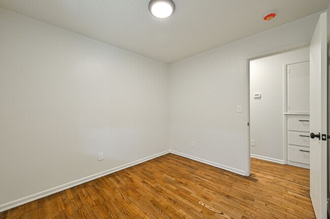 Building Photo - 416 Betty Ln