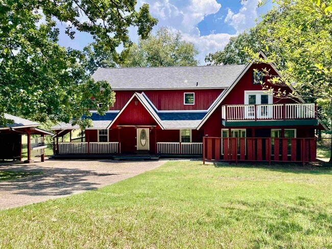 Primary Photo - 116 Pineapple Dr