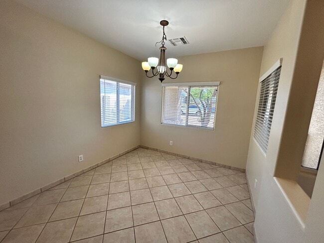 Building Photo - Move-In Special! Updated 3 Bed / 2bath Gilbert Home with New Paint, No Carpet and on the Course