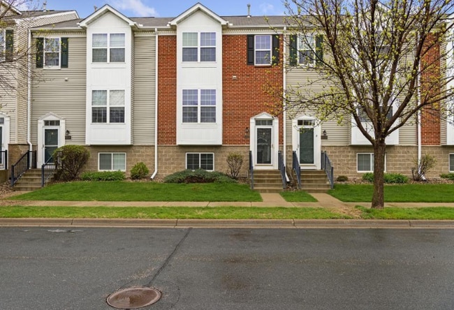 Building Photo - 8033 Stratford Cir S