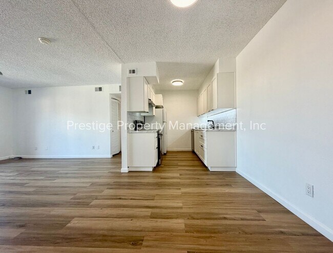 Building Photo - 6331 N Barcelona Ct