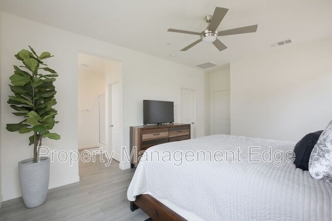 Building Photo - 4121 Sitio Flor