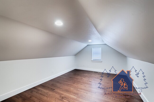 Building Photo - 2539 Bottle Brush Ave