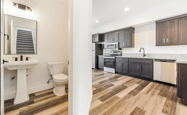 Building Photo - 5856 SE 18th St