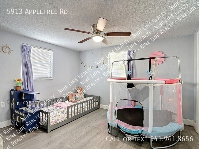 Building Photo - 5913 Appletree Rd