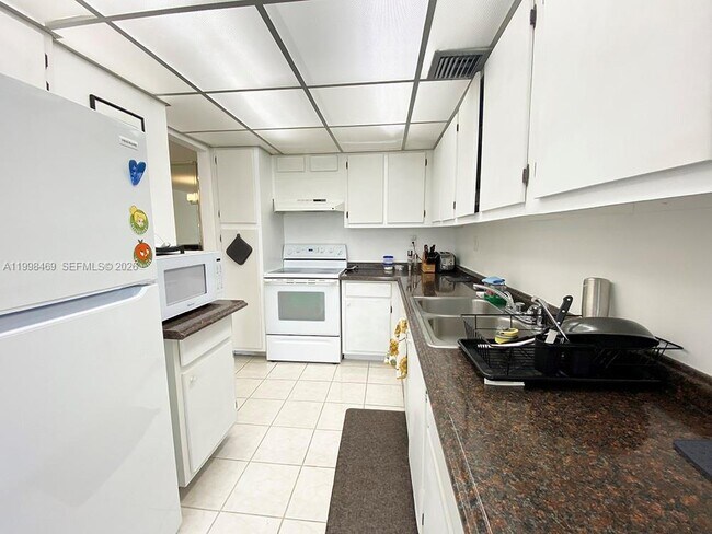 Building Photo - 290 174th St St