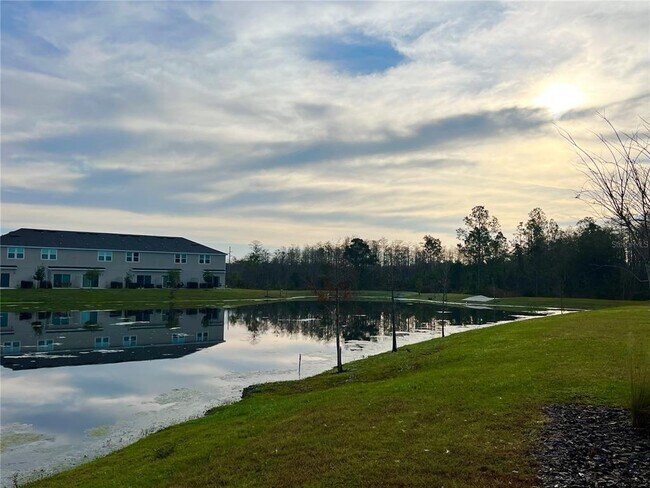 Building Photo - 2008 Viewfinder St