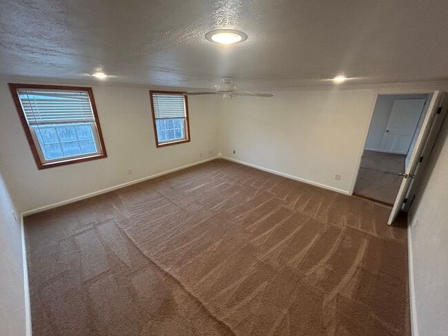 Building Photo - 3-Bedroom Home in Carrick on Private Street