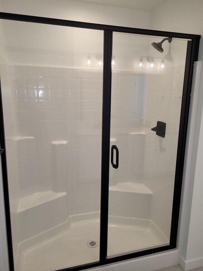 Building Photo - Stunning Newer Home In Caldwell!