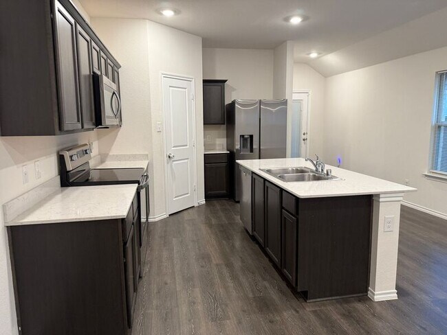 Building Photo - 3213 Perman Dr