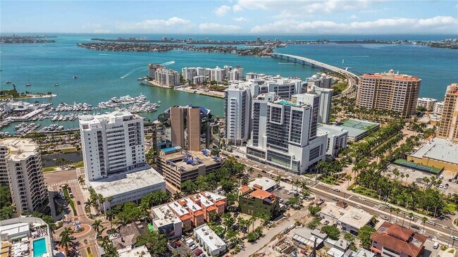 Building Photo - 1221 N Palm Ave