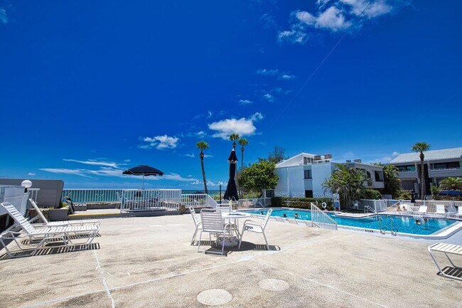 Building Photo - 1555 Tarpon Center Dr