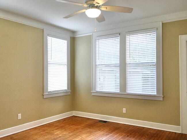 Building Photo - 727 Maupas Ave
