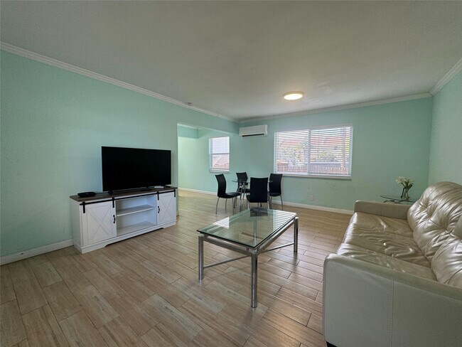 Building Photo - 323 Monroe St