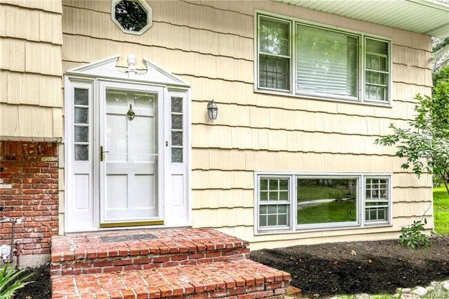 Building Photo - 4 Hamilton Ln