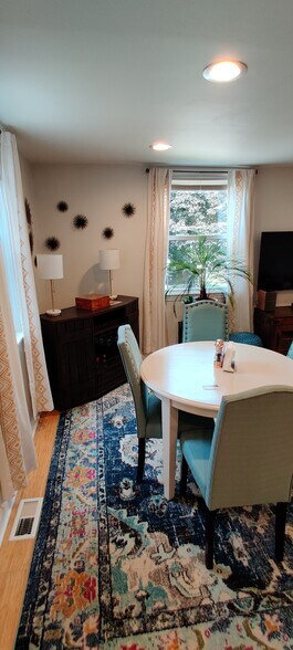 Building Photo - 278 Valley View Road