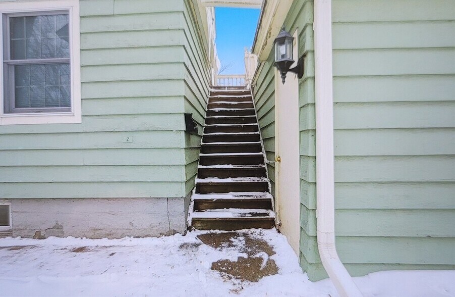 Building Photo - 326 N 3rd St