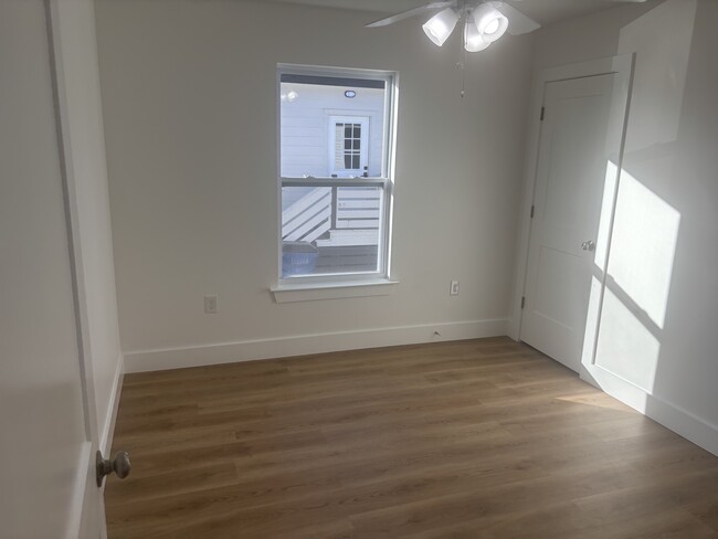 Building Photo - 2305 Weyer St
