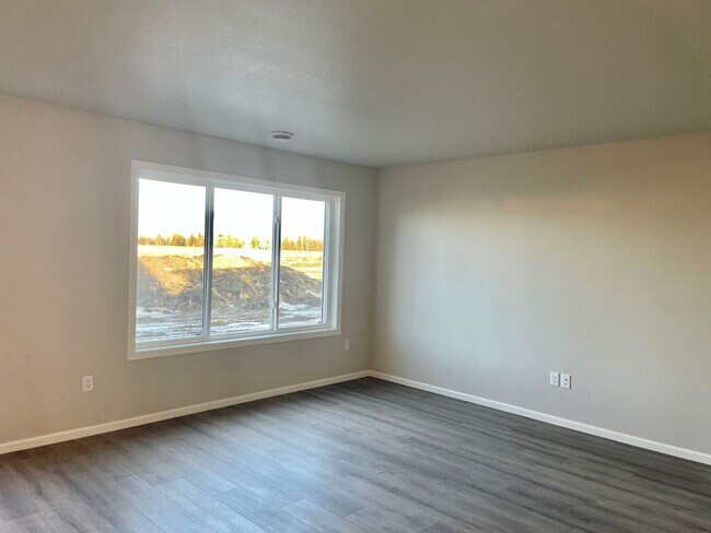Building Photo - 3 Bedroom 2 1/2 bath - South Fargo