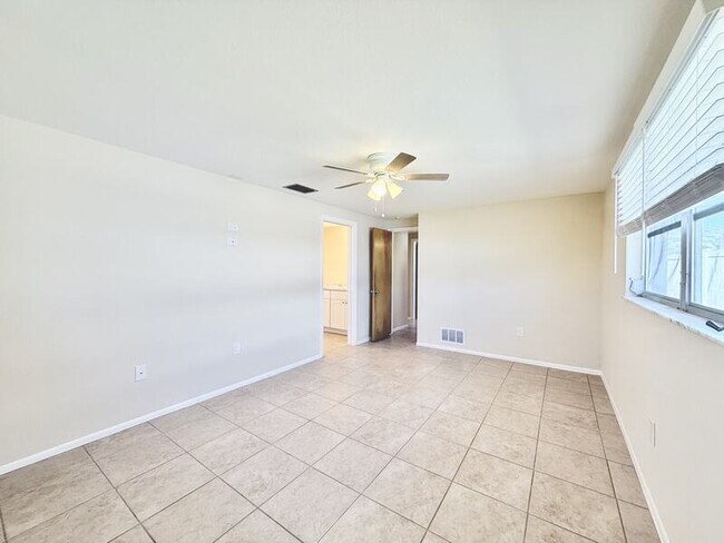 Building Photo - 8026 Brighton Dr