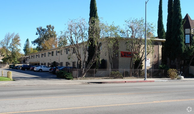 Building Photo - 9216 Van Nuys Blvd
