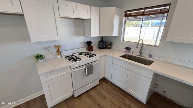 Building Photo - 1000 W Elna Rae St