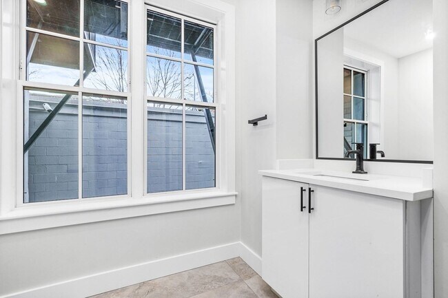 Building Photo - 300 Somerville Ave