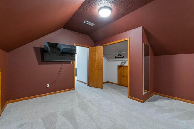 Building Photo - 41 Little Forest Dr