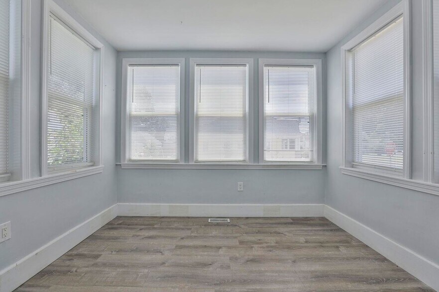 Building Photo - 151 Tolles St