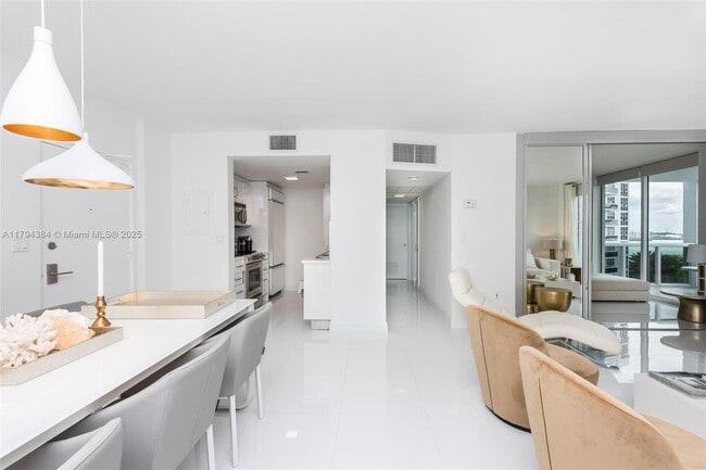 Building Photo - 10275 Collins Ave
