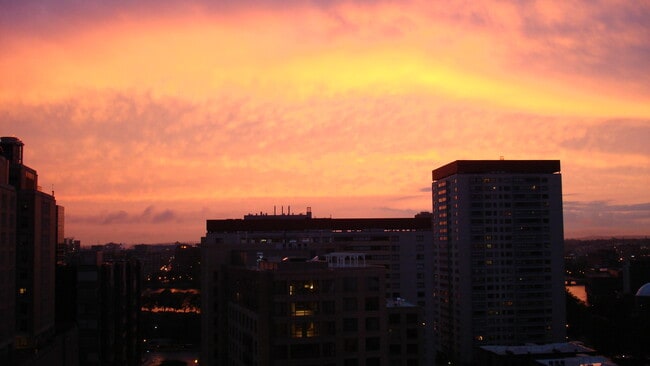 Building Photo - 2 Hawthorne Pl