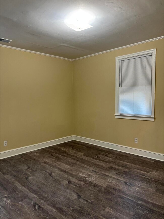 Building Photo - 901 Miller Rd