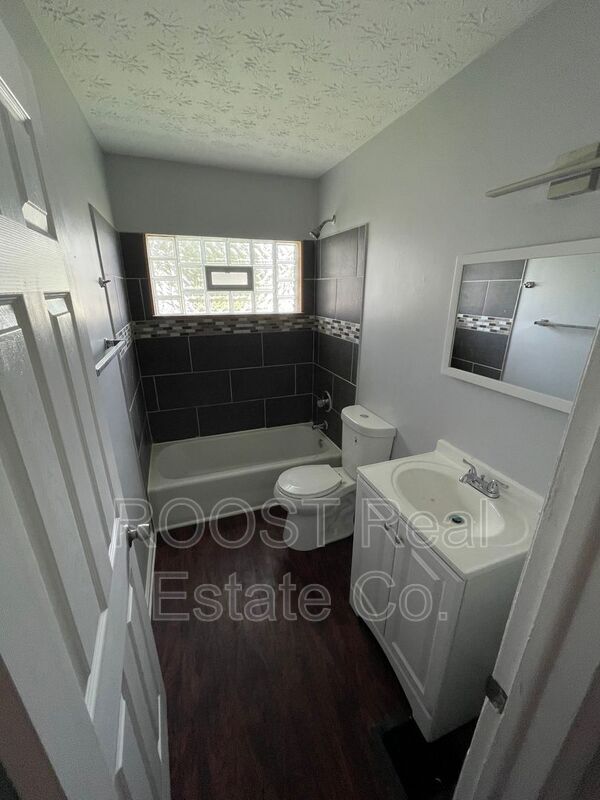 Building Photo - 1865 Agler Rd