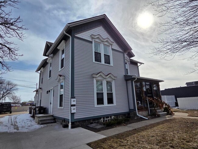 Building Photo - 412 Starkweather St