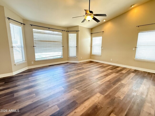 Building Photo - 902 W Sherri Dr