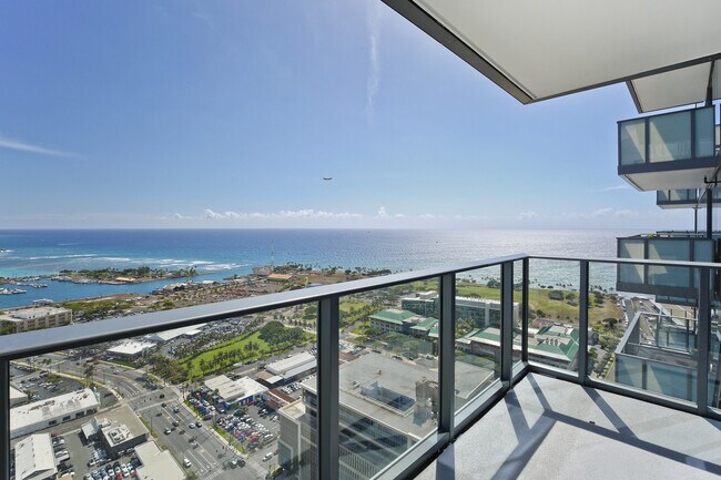 Building Photo - Live in the Heart of Kakaako!