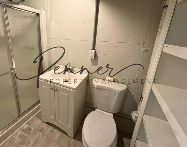 Building Photo - 811 S Hardy Ave