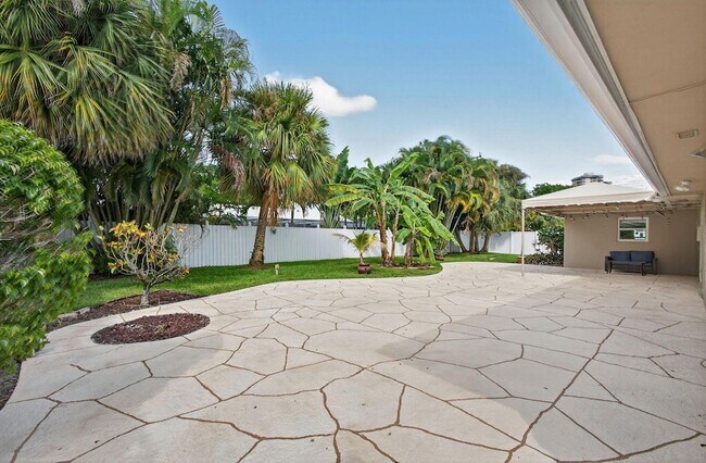Building Photo - 1206 Dolphin Rd