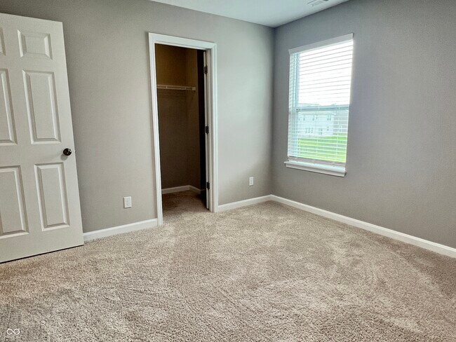 Building Photo - 5656 Grosbeak Dr